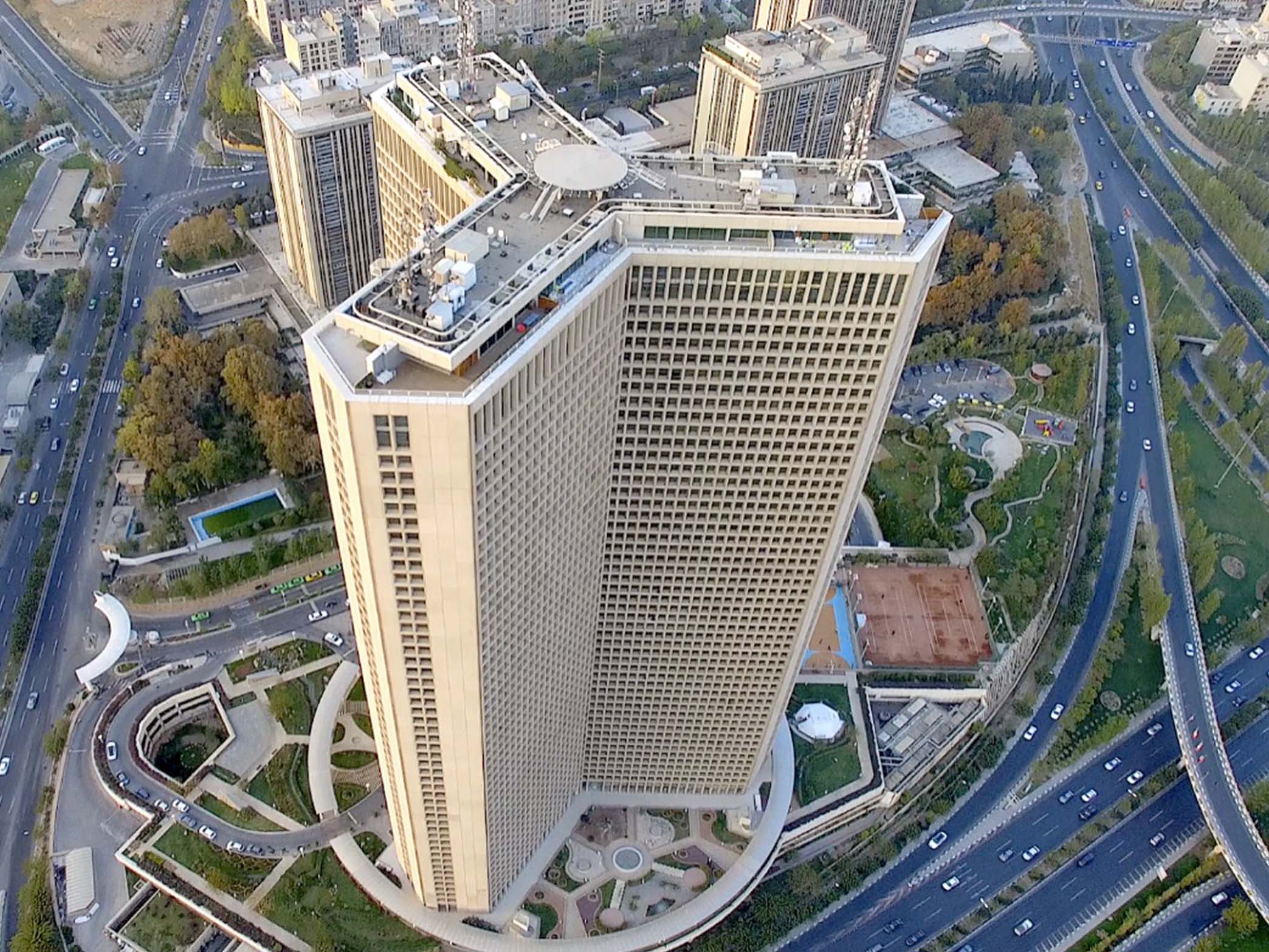 ابنیه و تاسیسات برج بین المللی تهران
